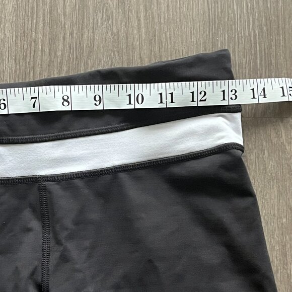 Lululemon Black Cropped Leggings w White Piping Details (& Zipped Back Pocket) - Picture 3 of 13